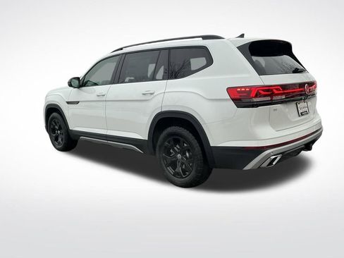 New 2026 Volkswagen Atlas Peak Edition image 3