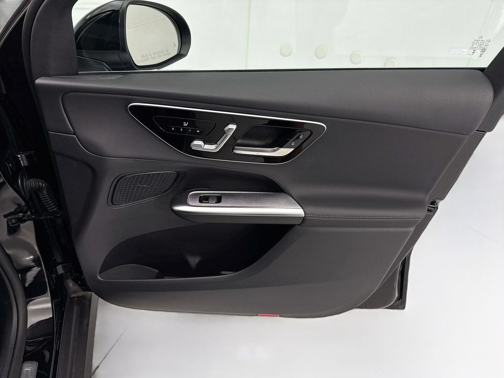Used 2026 Mercedes-Benz GLC 300 image 23