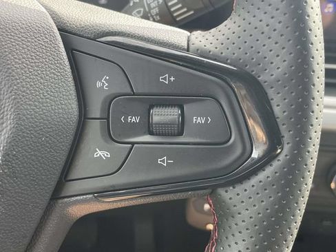 Used 2025 Chevrolet Trax RS w/ Driver Confidence Package FWD image 22