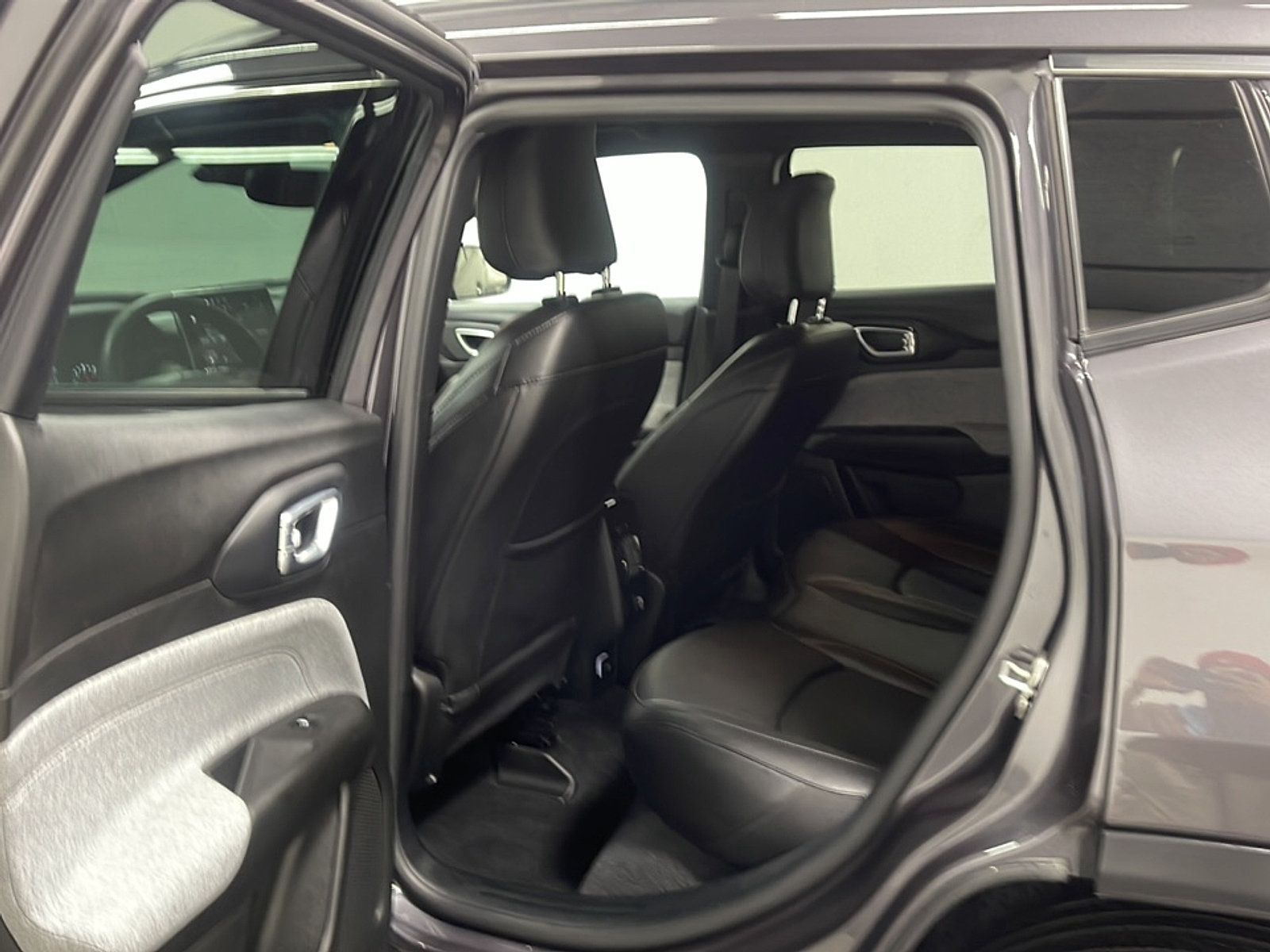Used 2024 Jeep Compass Latitude AWD/4WD image 14