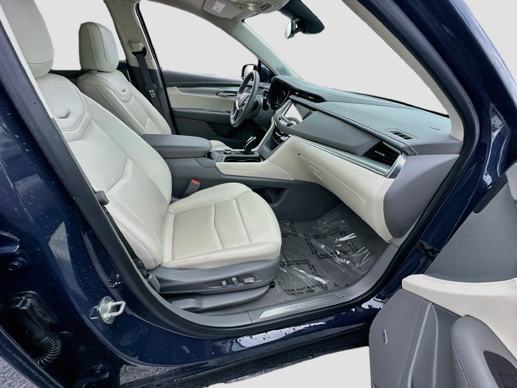 Used 2025 Cadillac XT5 Premium Luxury w/ LPO, Floor Liner Package FWD image 25