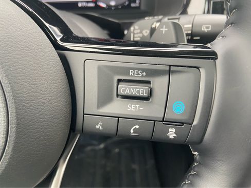 Used 2025 Nissan Pathfinder Platinum w/ Cargo Package AWD/4WD image 23