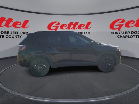 New 2026 Jeep Compass Latitude image 9