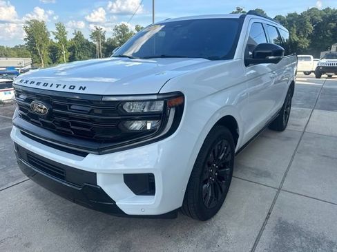 Used 2025 Ford Expedition Platinum w/ Stealth Appearance Package AWD/4WD image 3