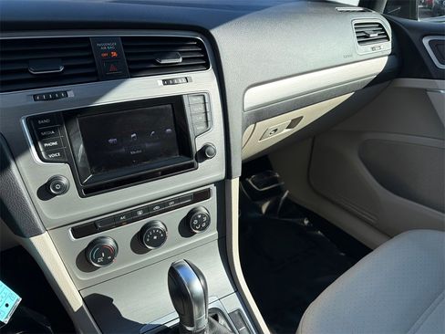 Used 2015 Volkswagen Golf S image 20