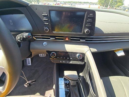 Used 2025 Hyundai Elantra Sport FWD image 15