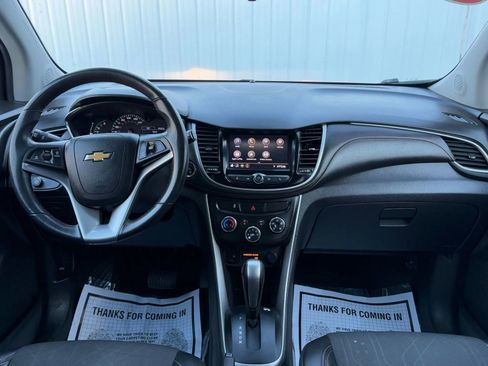 Used 2020 Chevrolet Trax LT w/ LT Convenience Package image 20