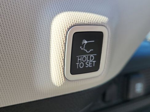 Used 2022 Jeep Grand Cherokee Overland w/ Advanced Protech Group III image 29