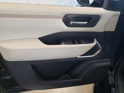 New 2025 Nissan Armada Platinum Reserve image 11