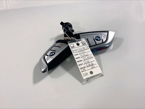 Used 2021 BMW X5 M50i image 15