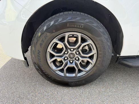 Used 2025 Ford Expedition Active AWD/4WD image 27