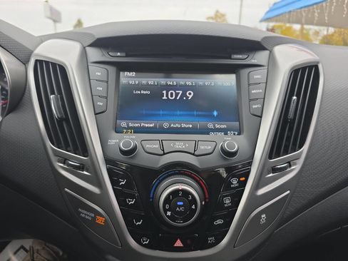 Used 2013 Hyundai Veloster w/ Style Pkg image 15