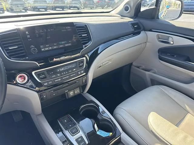 Used 2019 Honda Pilot Touring image 11