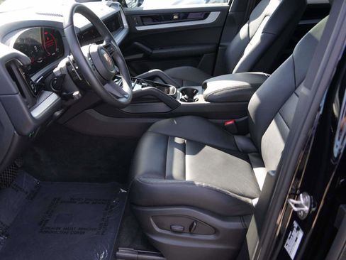 Used 2024 Porsche Cayenne image 13