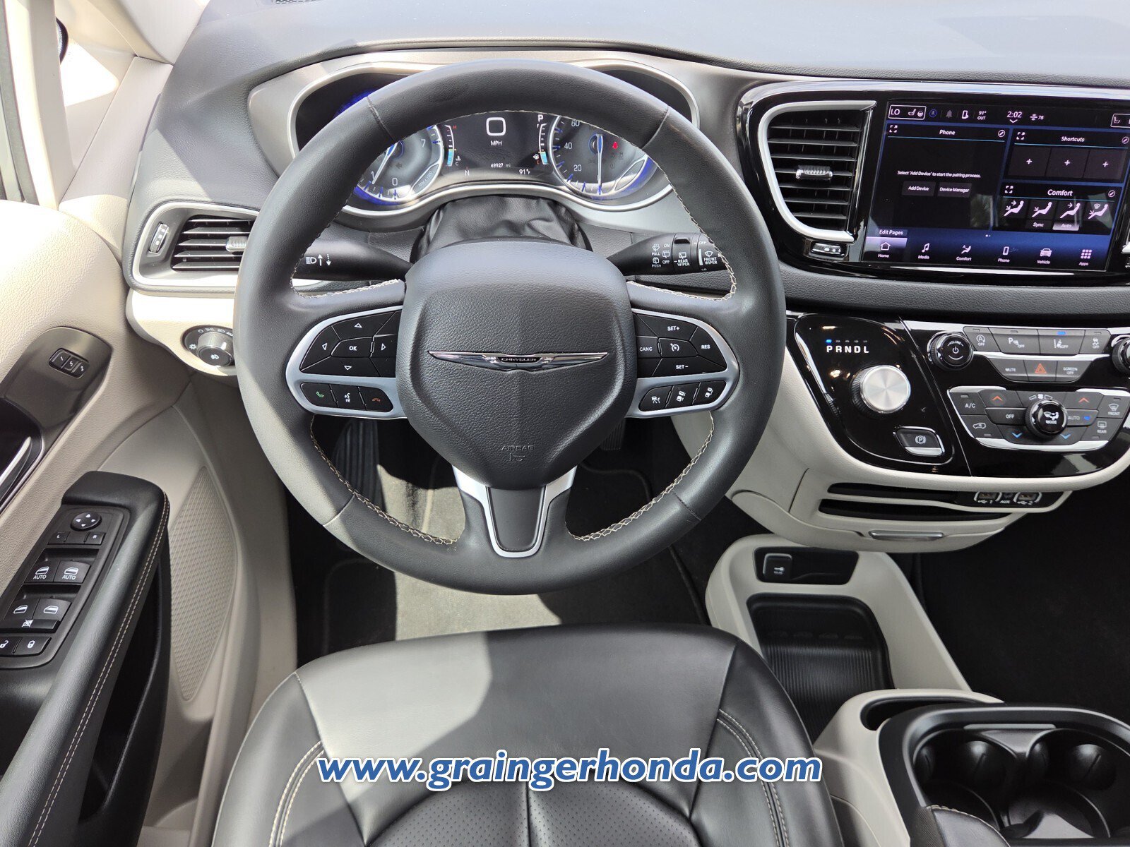Used 2023 Chrysler Pacifica Touring-L FWD image 12
