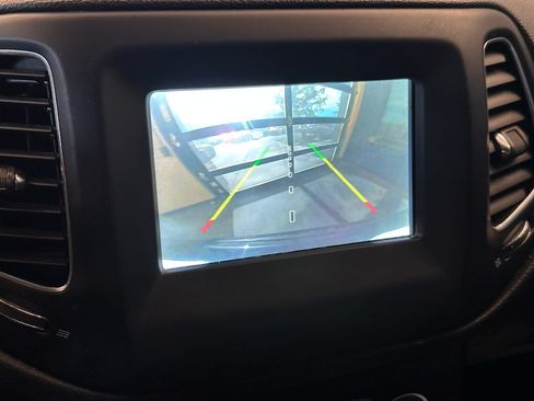 Used 2020 Jeep Compass Latitude w/ Cold Weather Group AWD/4WD image 14