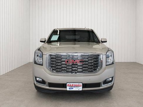 Used 2017 GMC Yukon XL SLT AWD/4WD image 2