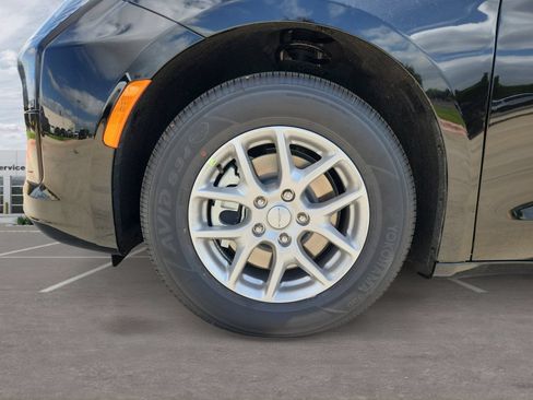 New 2027 Chrysler Pacifica Select FWD image 10
