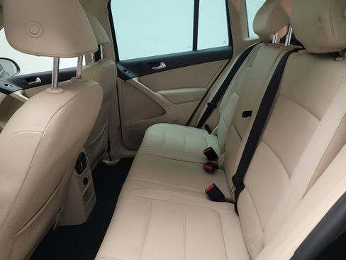 Used 2015 Volkswagen Tiguan SE image 18