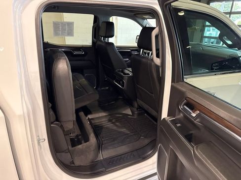 Used 2023 GMC Sierra 1500 SLT AWD/4WD image 16