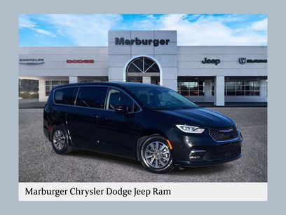 Used 2024 Chrysler Pacifica Select