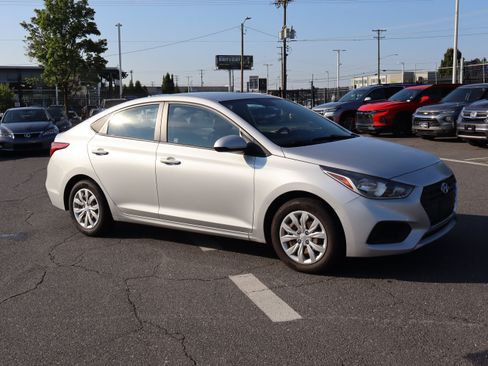 Used 2018 Hyundai Accent SE FWD image 13