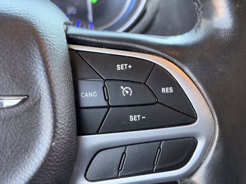 Used 2019 Chrysler 300 Touring w/ Sport Appearance Package RWD image 26