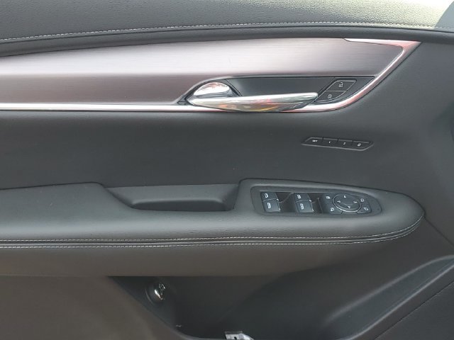 Certified 2025 Cadillac XT6 Luxury FWD image 10