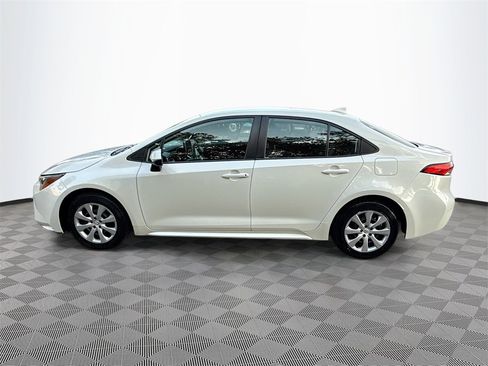 Used 2021 Toyota Corolla LE image 9