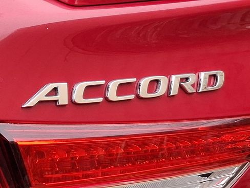 Used 2019 Honda Accord Sport image 4