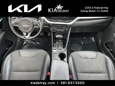 Certified 2022 Kia Niro EX image 10