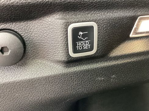 Used 2024 Jeep Grand Cherokee L Limited w/ Luxury Tech Group II image 13