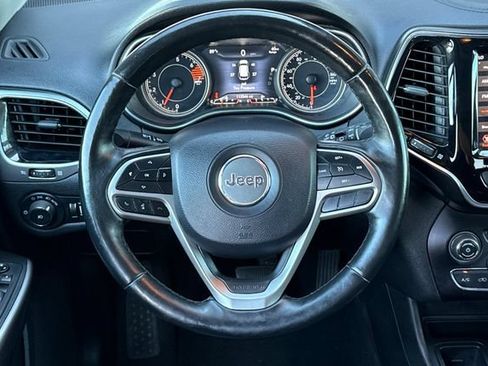 Used 2019 Jeep Cherokee Limited FWD image 18