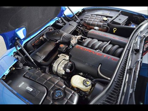 Used 2000 Chevrolet Corvette Coupe w/ Roof Pkg RWD image 23