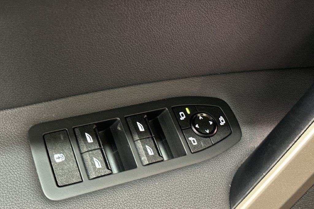 Used 2024 BMW iX xDrive50 w/ Sport Package AWD/4WD image 12