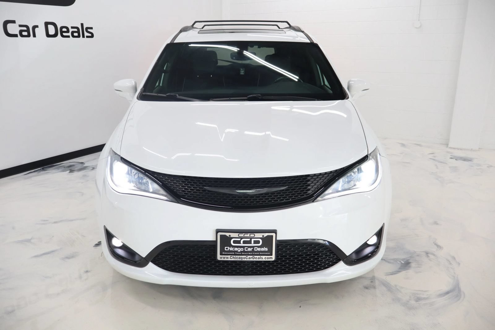 Used 2018 Chrysler Pacifica Limited w/ S Appearance Package FWD image 3