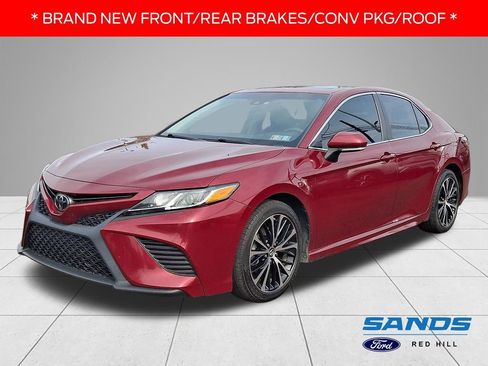 Used 2018 Toyota Camry SE w/ Moonroof Package FWD image 1