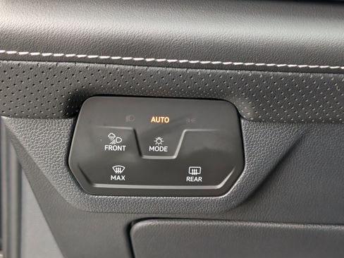 Used 2025 Volkswagen Atlas Cross Sport SE image 21