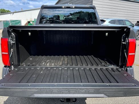 Used 2025 Toyota Tacoma TRD Off-Road AWD/4WD image 30