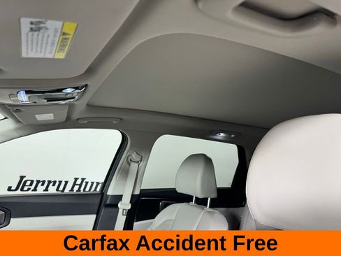 Used 2025 Kia Sorento S w/ Panoramic Sunroof Package image 3