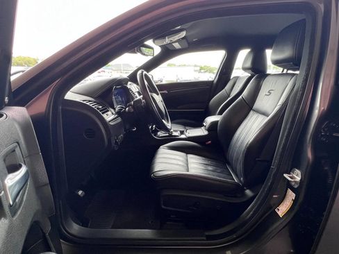 Used 2018 Chrysler 300 S image 10