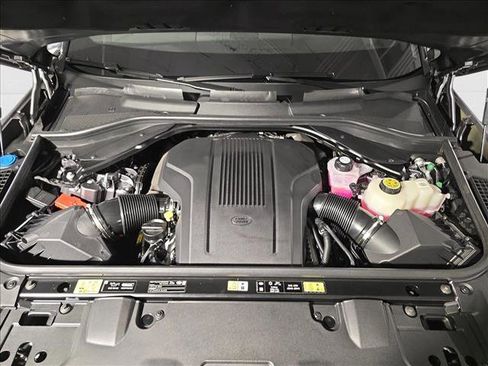 New 2025 Land Rover Range Rover SE image 30