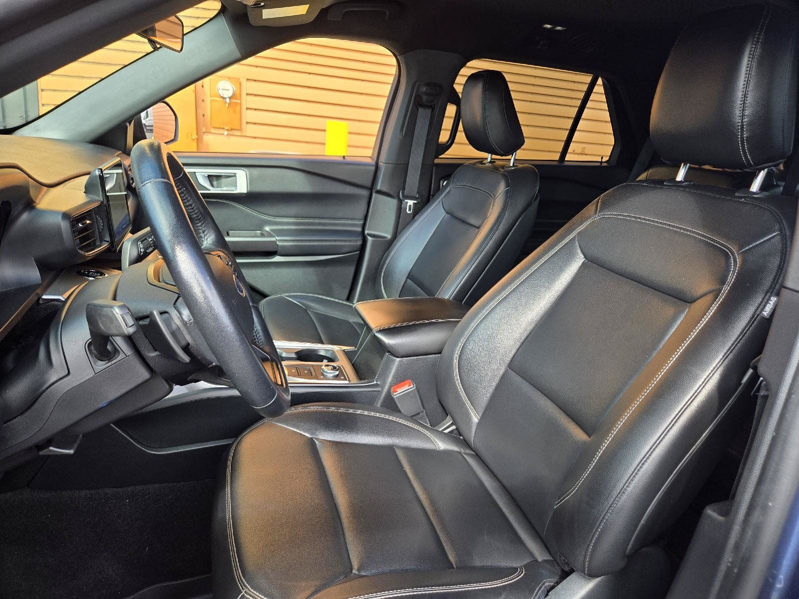 Used 2020 Ford Explorer XLT w/ Equipment Group 202A AWD/4WD image 10