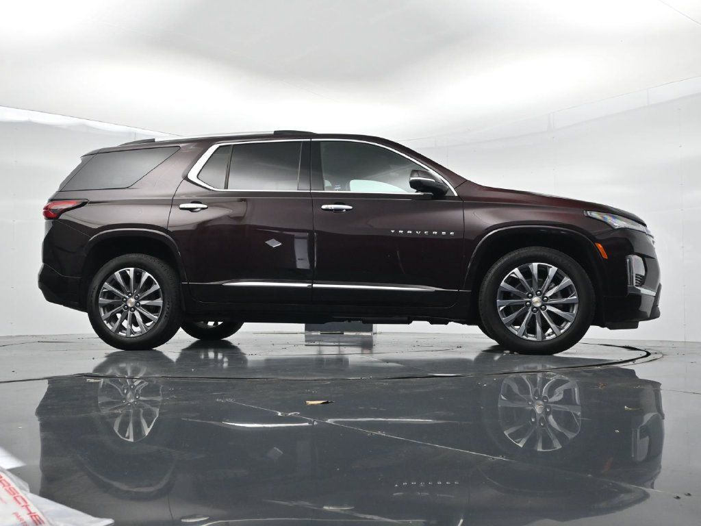 Used 2023 Chevrolet Traverse Premier FWD image 33