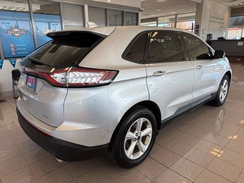 Used 2017 Ford Edge SE image 3