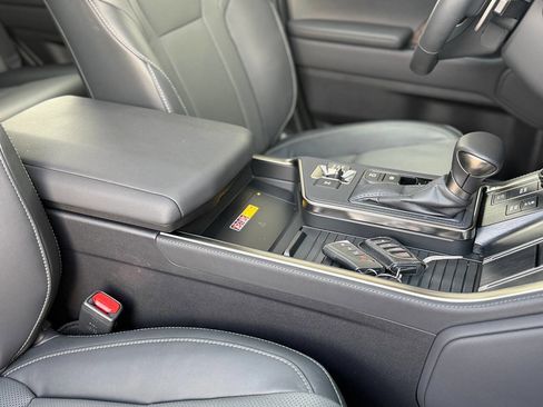 Used 2024 Lexus GX 550 image 90