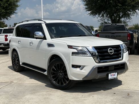 Used 2024 Nissan Armada Platinum w/ Captain's Chairs Package RWD image 2