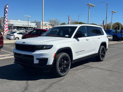 New 2025 Jeep Grand Cherokee L Altitude image 2