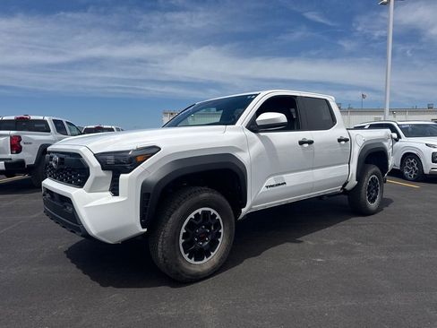 Used 2024 Toyota Tacoma TRD Off-Road AWD/4WD image 2