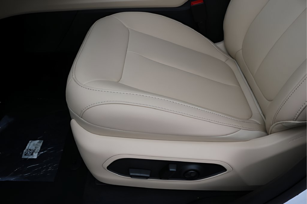 New 2026 Jeep Grand Cherokee Limited RWD image 12